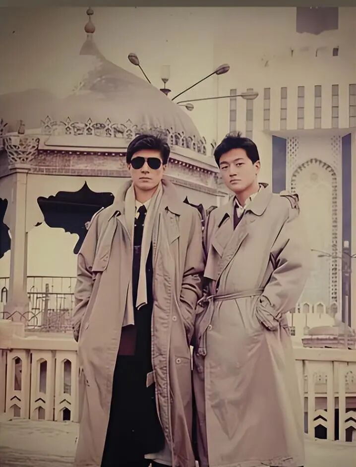 李亚鹏发声：被哥哥短信看哭了！