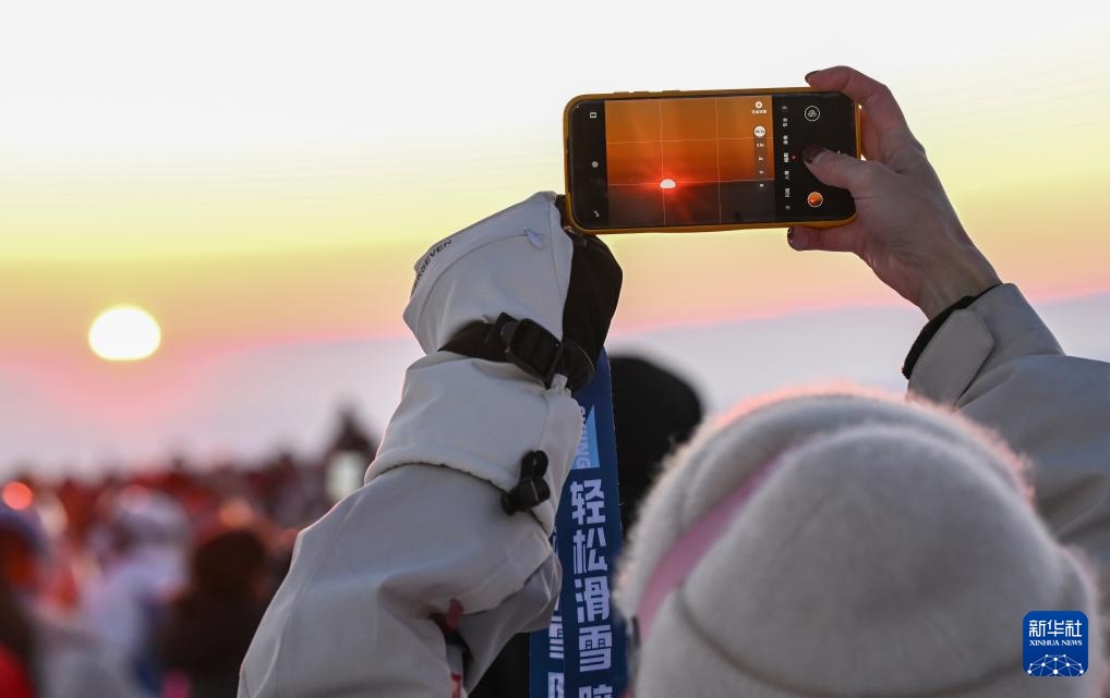 春节假期后新疆阿勒泰滑雪场热度不减