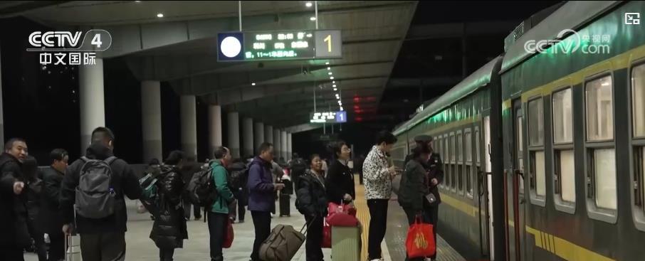 节后用工暖意浓：加开专列、点对点输送、专场招聘 多地打出返岗复工 “组合拳”