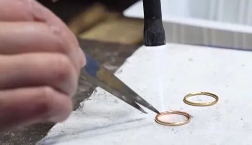 小心!他们在你眼皮底下偷金! 小心!他们在你眼皮底下偷金!