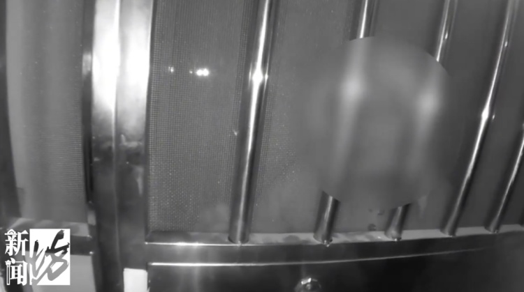 房门和防盗门之间竟夹了个人，3小时动弹不得……怎么发生的？