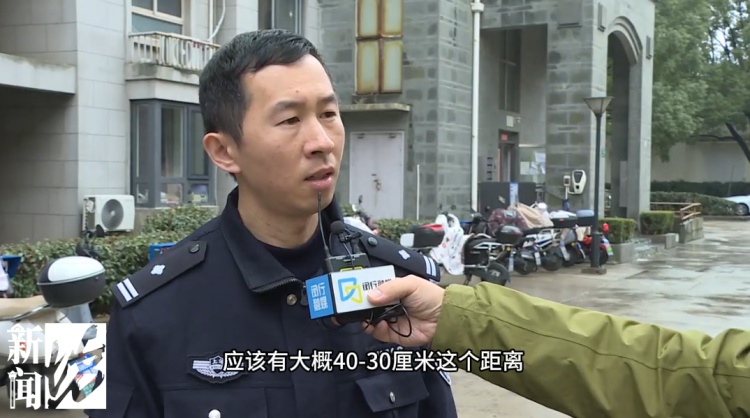 房门和防盗门之间竟夹了个人，3小时动弹不得……怎么发生的？