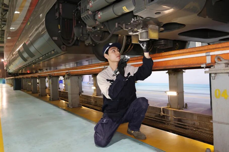 在这里,2个人指挥1500多趟列车! 在这里,2个人指挥1500多趟列车!