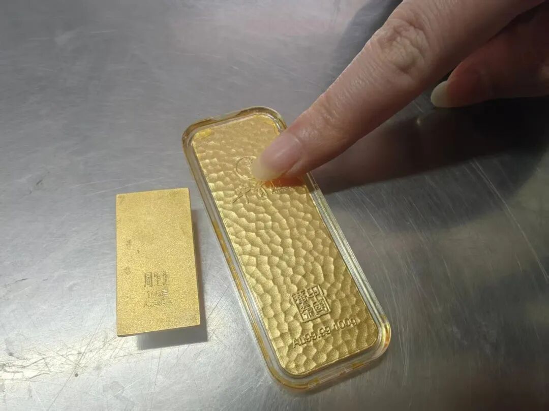 南京警方在豆瓣酱里挖呀挖呀挖，挖出200克黄金！挽回疑遭电诈市民近30万损失