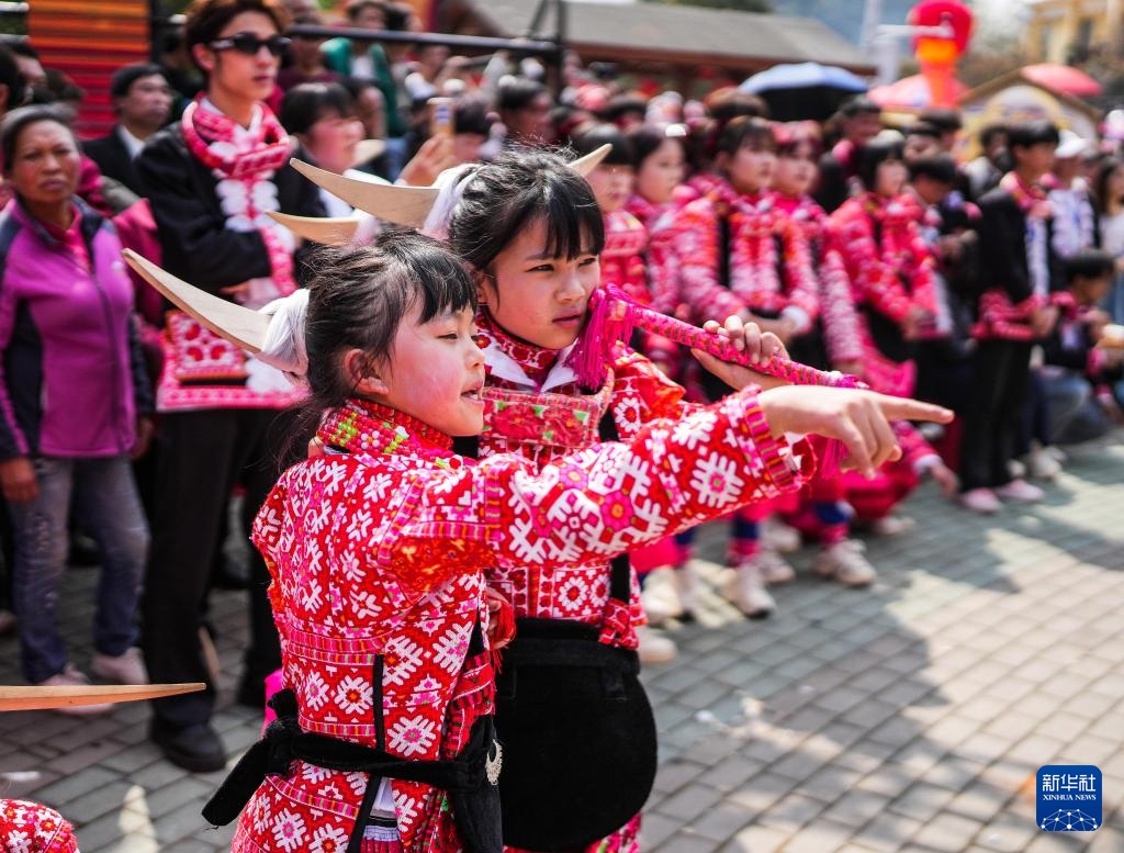 贵州六枝：欢庆苗族跳花节