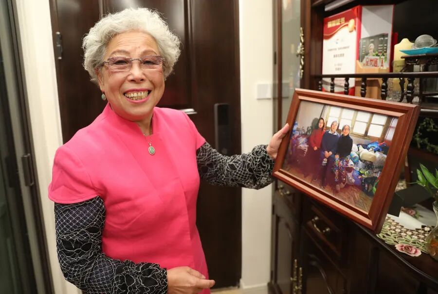 上海阿姨住进“梦中情房”:日子过得快,因为太幸福 | 热气腾腾晒小家 上海阿姨住进“梦中情房”:日子过得快,因为太幸福 | 热气腾腾晒小家