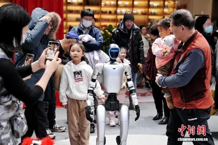 西湖醋鱼、东坡肉上桌，德国总理默茨：我是中餐的忠实爱好者