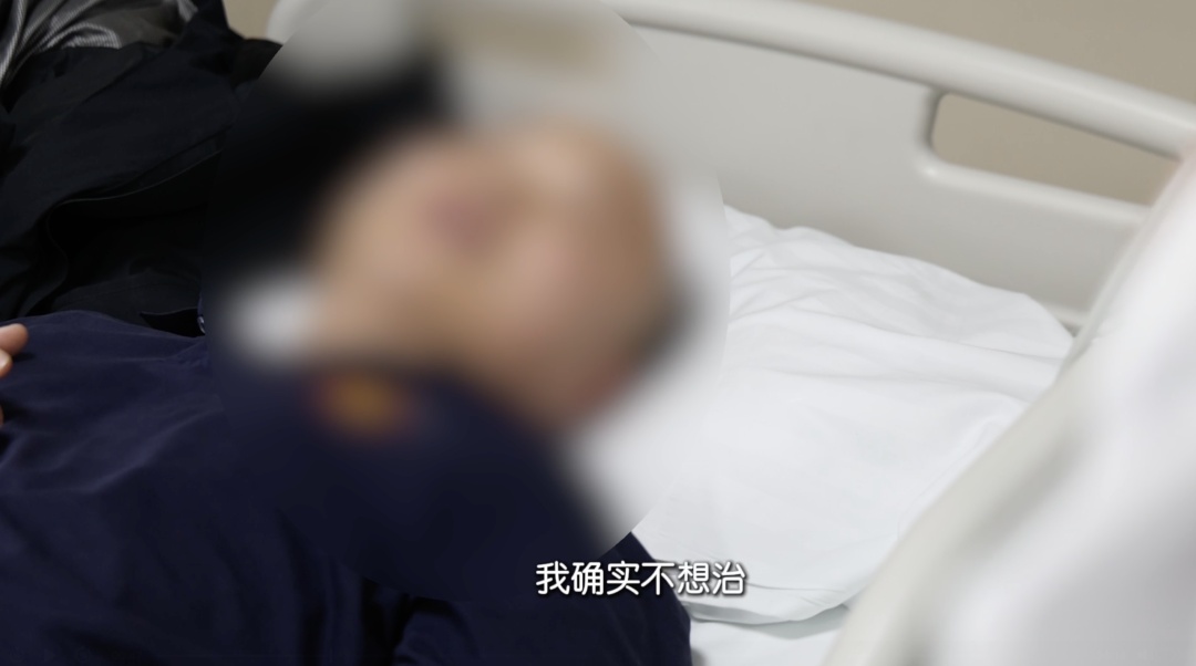 又唱又跳的 “怪医生”,进了急诊室,却成了最硬核的生命战士—— 又唱又跳的 “怪医生”,进了急诊室,却成了最硬核的生命战士——