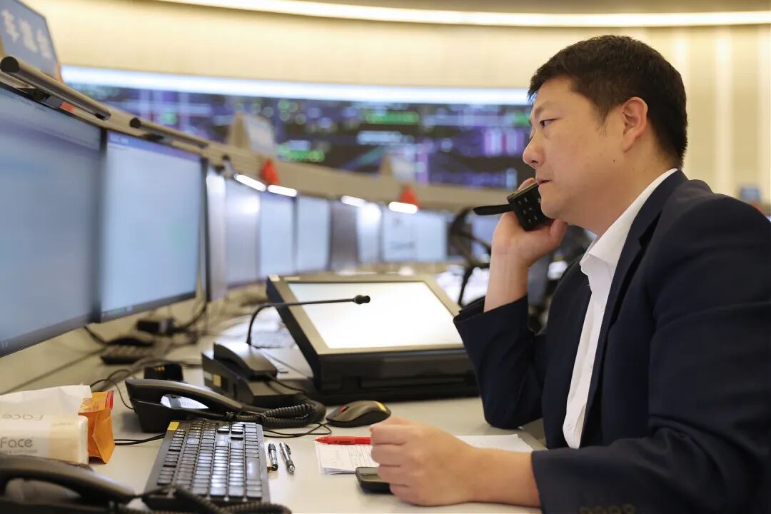 在这里,2个人指挥1500多趟列车! 在这里,2个人指挥1500多趟列车!