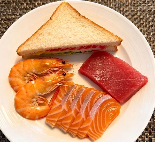 吃了几天剩菜，老人抽搐昏迷进ICU？警惕！六种食物别再放冰箱