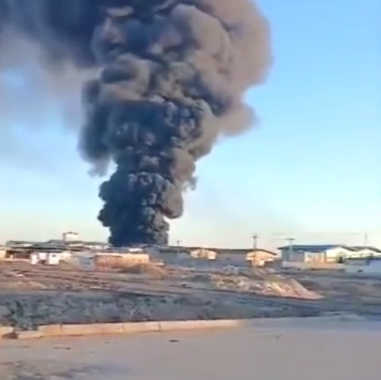 伊朗西南部一工厂发生火灾