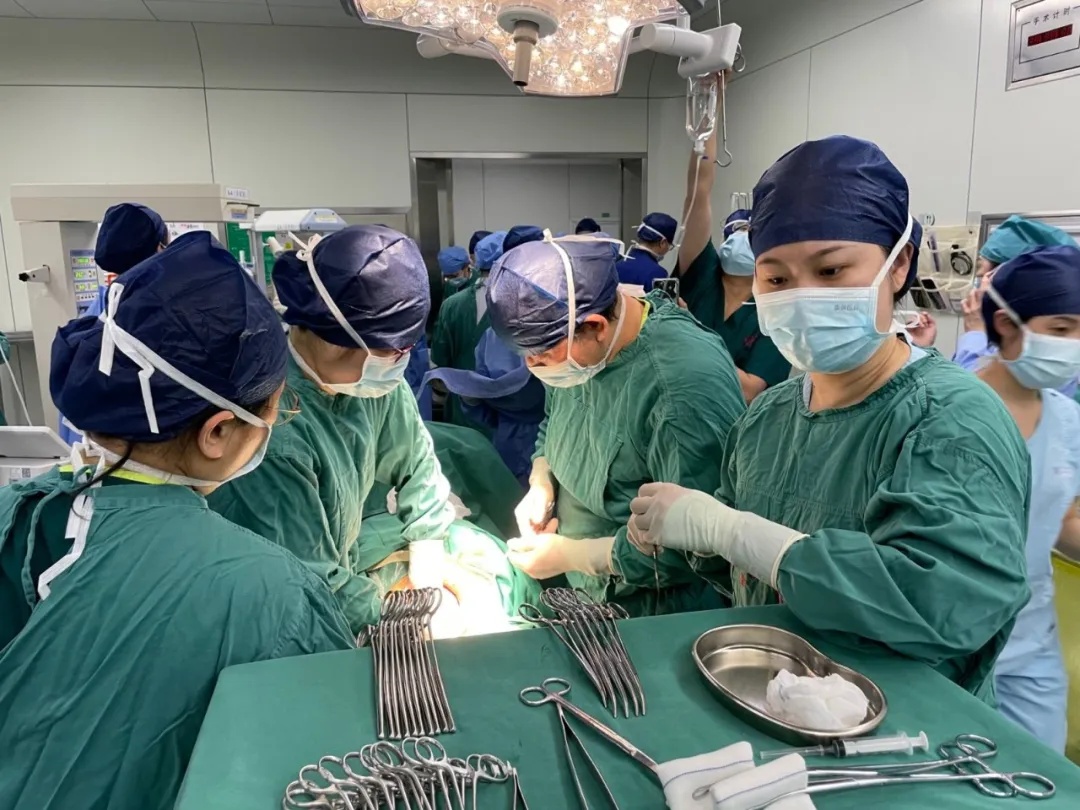 5胞胎（1男4女）顺利出生