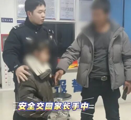 小女孩想妈妈，竟独自走上大桥......看得人又心疼又后怕！