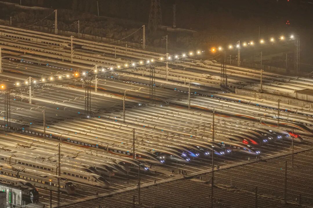 在这里,2个人指挥1500多趟列车! 在这里,2个人指挥1500多趟列车!