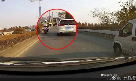 佛山15岁男生校内跑步心脏骤停 晚高峰交警为120辟出生命通道 佛山15岁男生校内跑步心脏骤停 晚高峰交警为120辟出生命通道