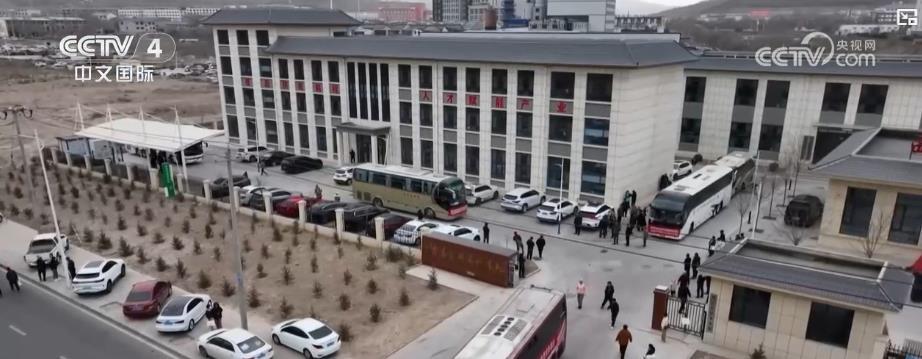 节后用工暖意浓：加开专列、点对点输送、专场招聘 多地打出返岗复工 “组合拳”