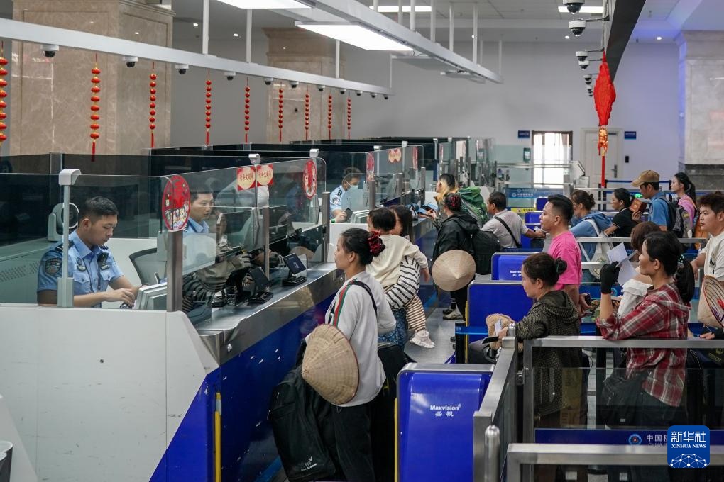 河口口岸今年出入境人数破百万 河口口岸今年出入境人数破百万