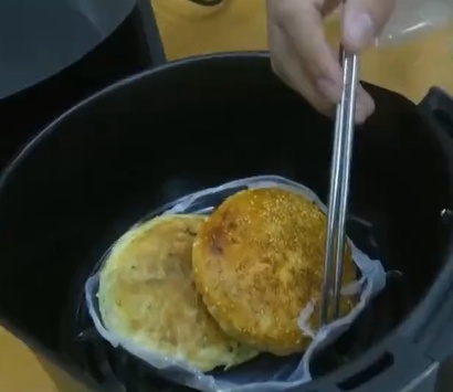 空气炸锅不能这么用！小心起火