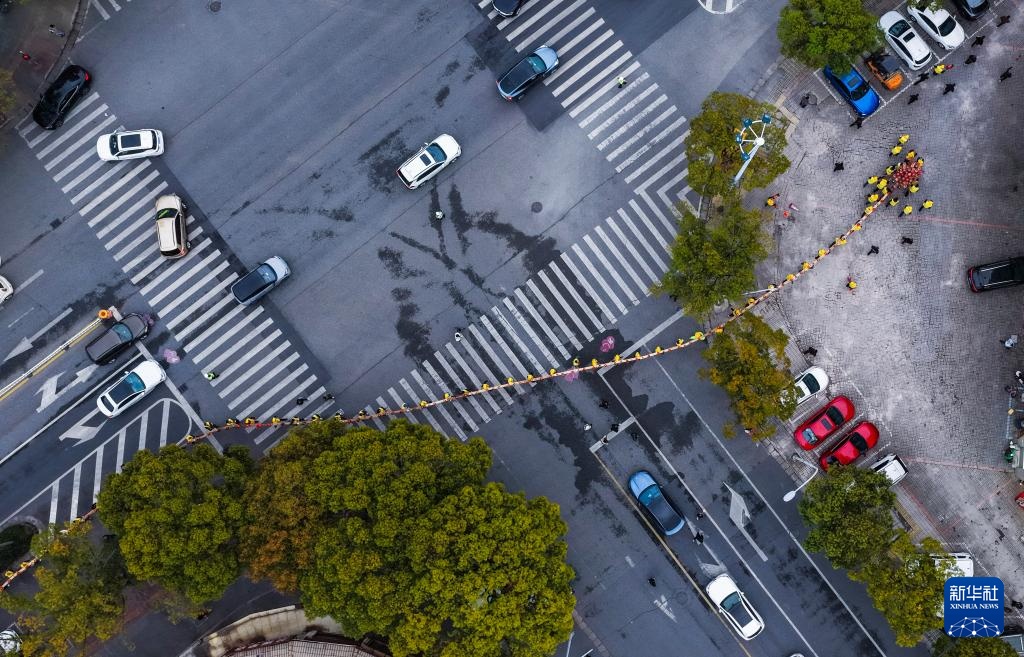 浙江金华：板凳龙迎元宵