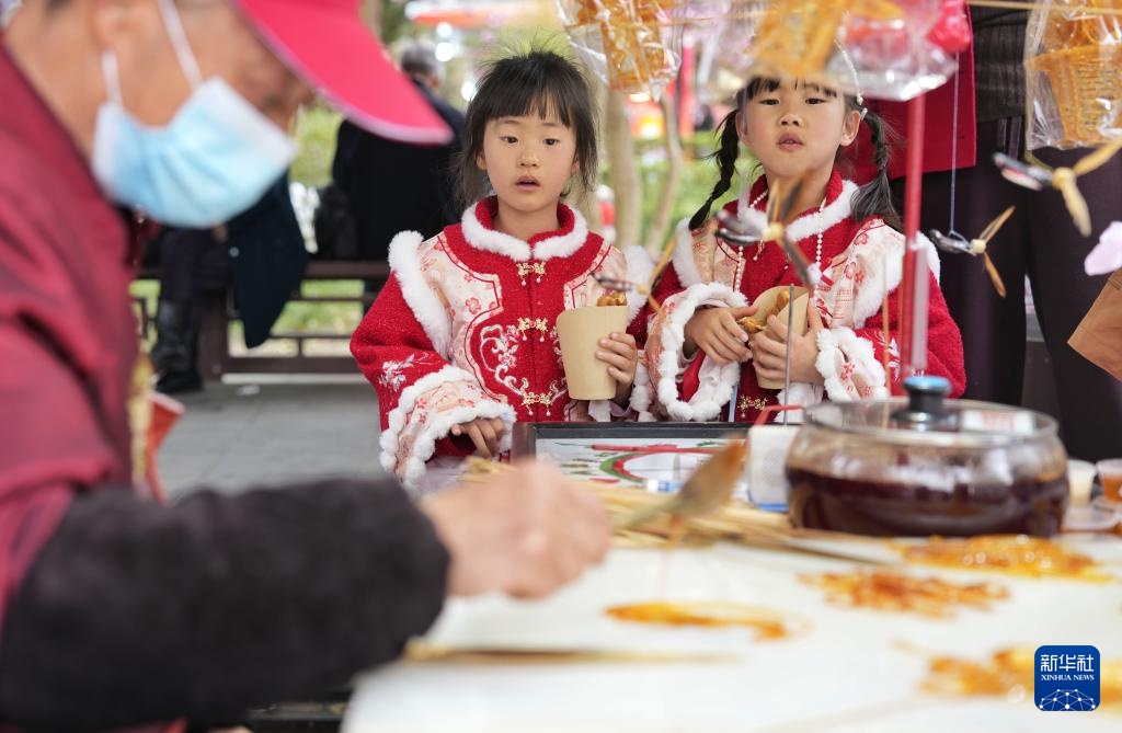 武侯祠成都大庙会引游客
