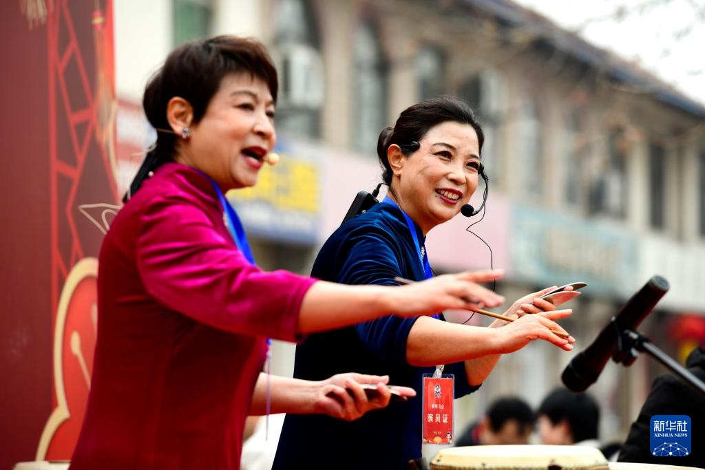 新春走基层丨胡集书会上演“曲山艺海”盛宴