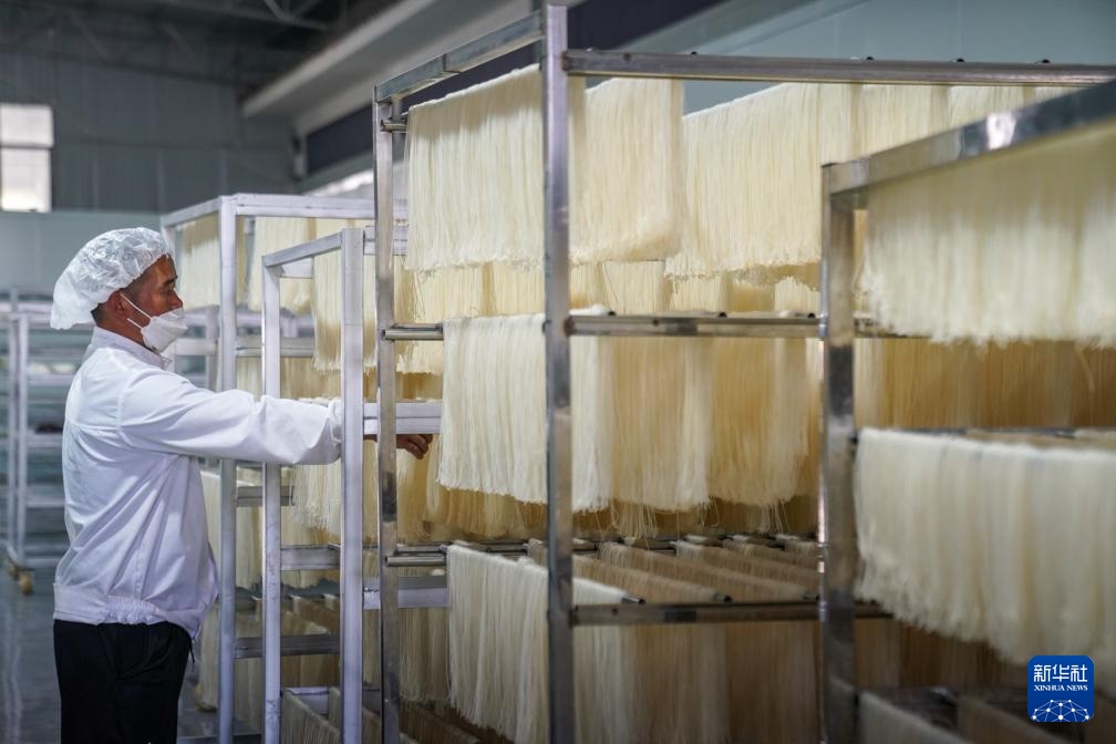 从街头小吃到规模生产：蒙自过桥米线的“出圈密码”