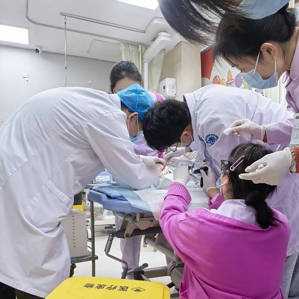 杭州13个月宝宝误触爸爸脚气药粉,头、面部严重灼伤,医生提醒 杭州13个月宝宝误触爸爸脚气药粉,头、面部严重灼伤,医生提醒