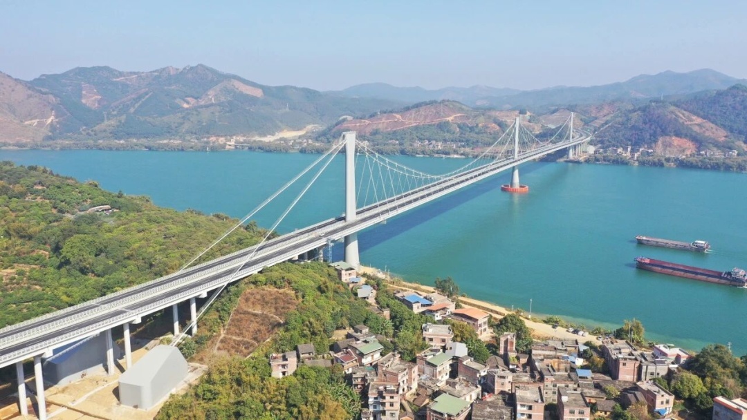 世界最大!今日正式通车 世界最大!今日正式通车