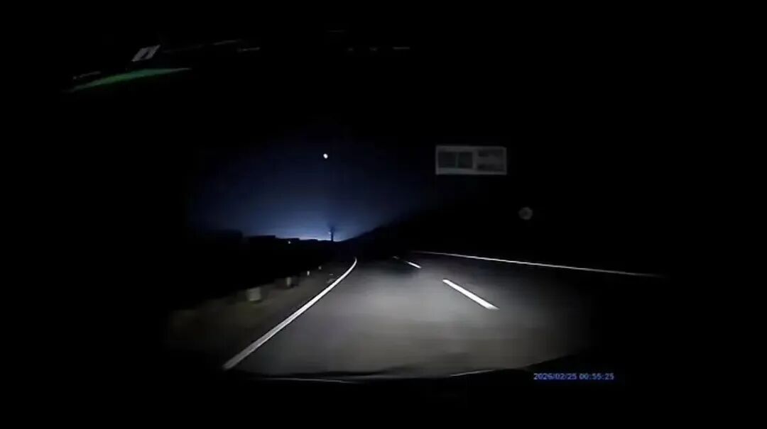 高速上,语音助手误关灯光致车祸,车企致歉 高速上,语音助手误关灯光致车祸,车企致歉