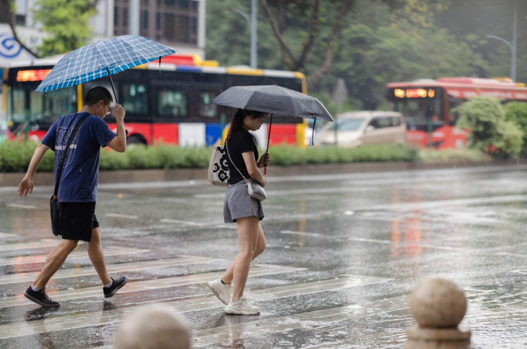 广东多地发布今年首个暴雨预警 广东多地发布今年首个暴雨预警