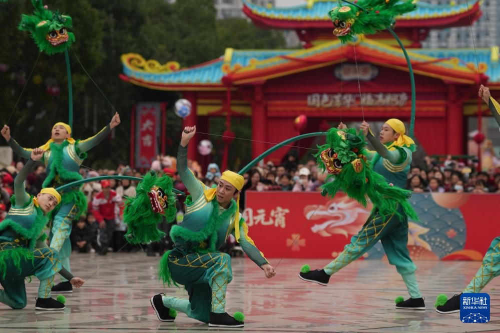 浙江桐庐:元宵民俗大踩街 浙江桐庐:元宵民俗大踩街