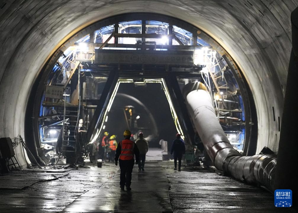 新春走基层丨北京108新线高速公路节后复工建设忙