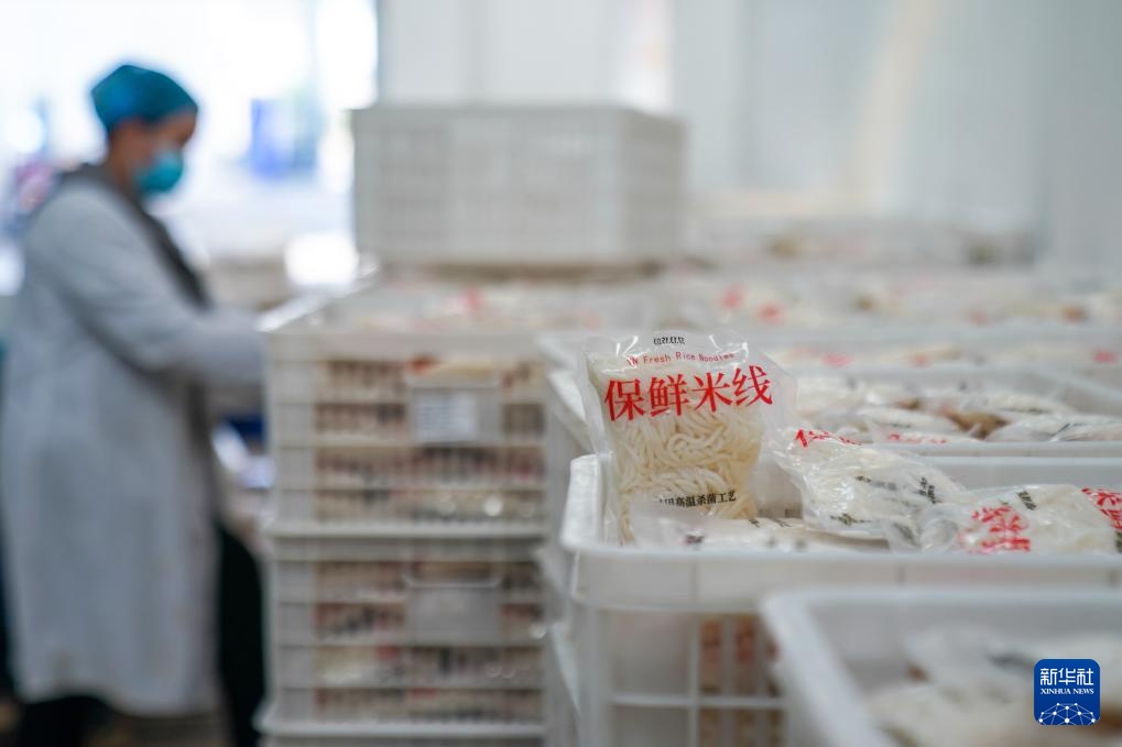 从街头小吃到规模生产：蒙自过桥米线的“出圈密码”