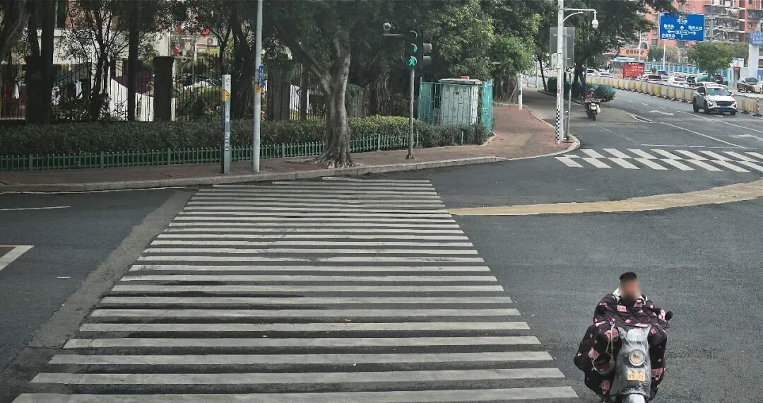 开学在即！@所有家长：你戴头盔的样子，是孩子最好的榜样