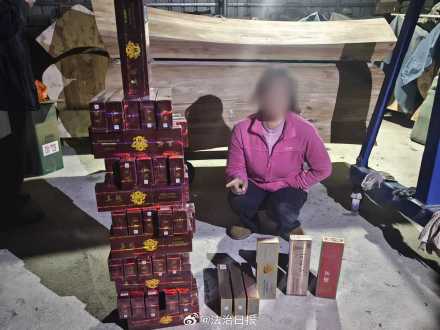 把走私香烟藏在棺材里卖，3人被抓获