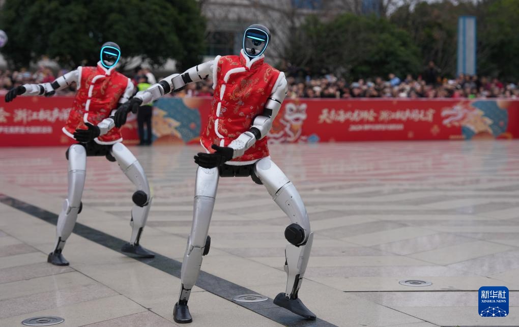 浙江桐庐:元宵民俗大踩街 浙江桐庐:元宵民俗大踩街