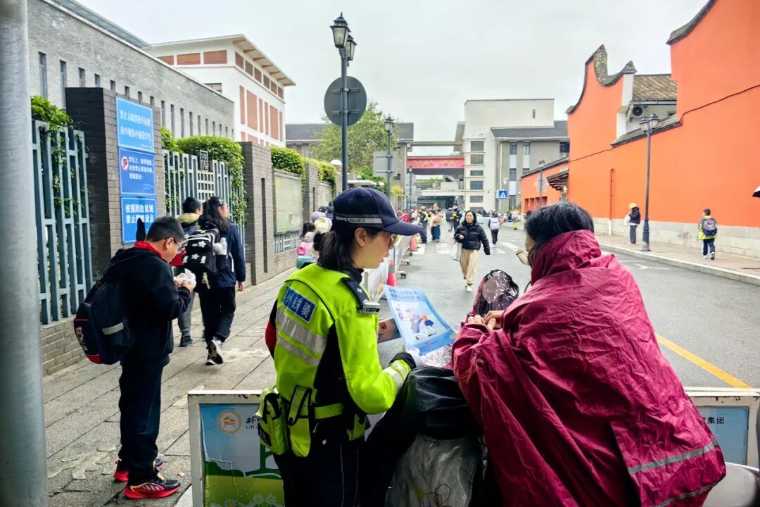 开学在即！@所有家长：你戴头盔的样子，是孩子最好的榜样