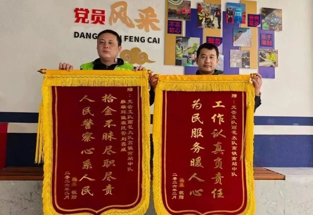 垃圾桶上的1万元,被他俩捡到了! 垃圾桶上的1万元,被他俩捡到了!