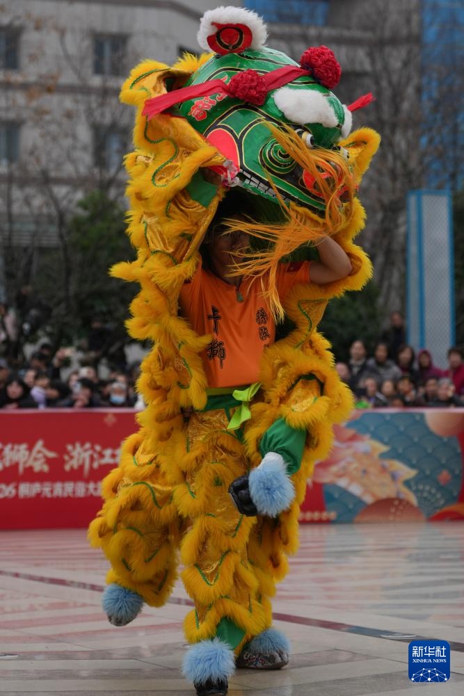 浙江桐庐:元宵民俗大踩街 浙江桐庐:元宵民俗大踩街