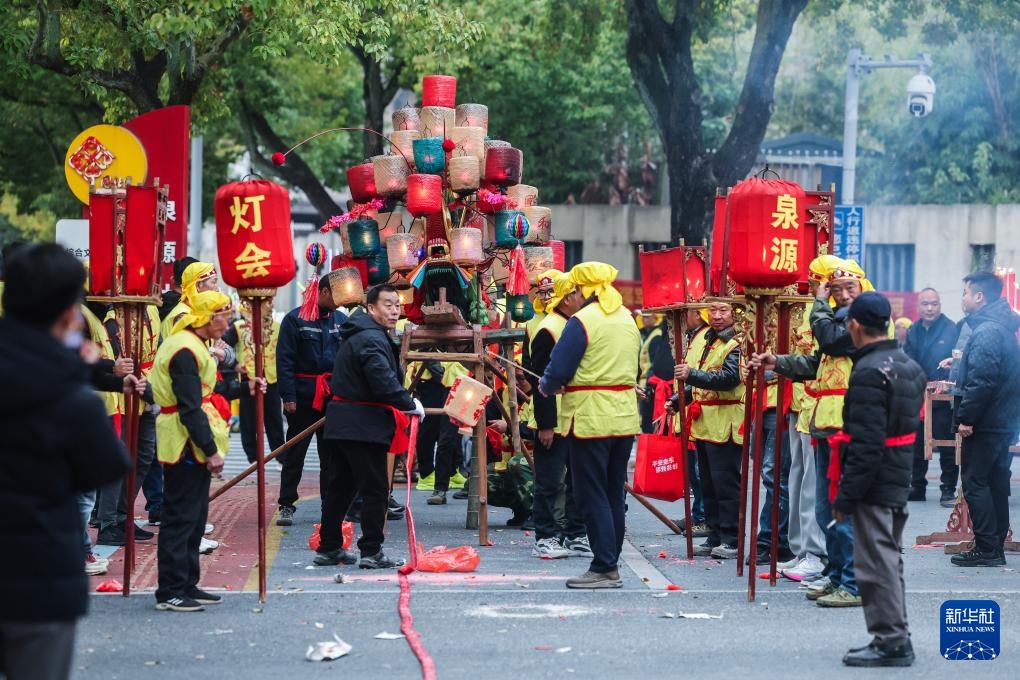 浙江金华：板凳龙迎元宵