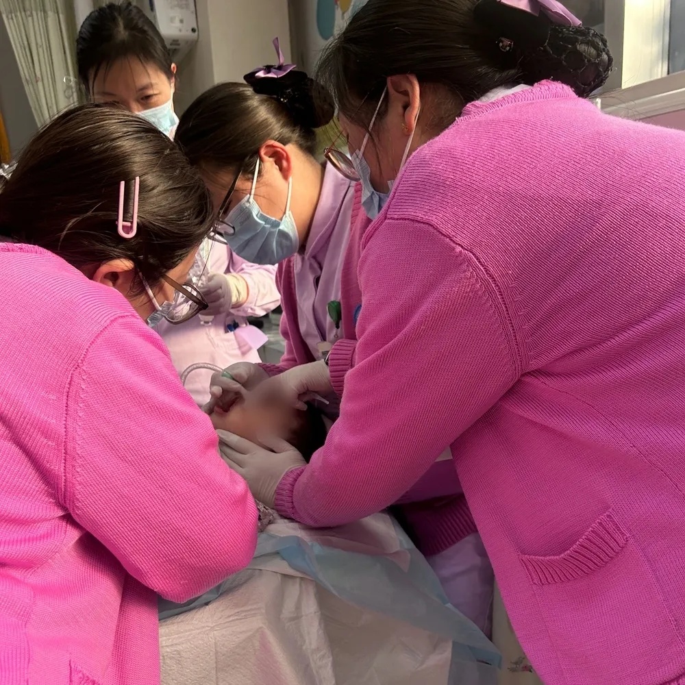 杭州13个月宝宝误触爸爸脚气药粉,头、面部严重灼伤,医生提醒 杭州13个月宝宝误触爸爸脚气药粉,头、面部严重灼伤,医生提醒