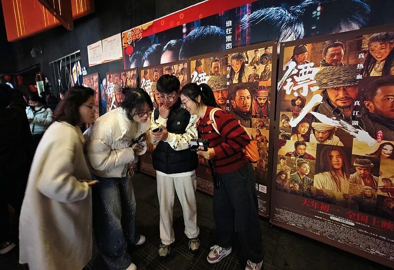 总票房突破百亿!中国电影市场领跑全球 总票房突破百亿!中国电影市场领跑全球