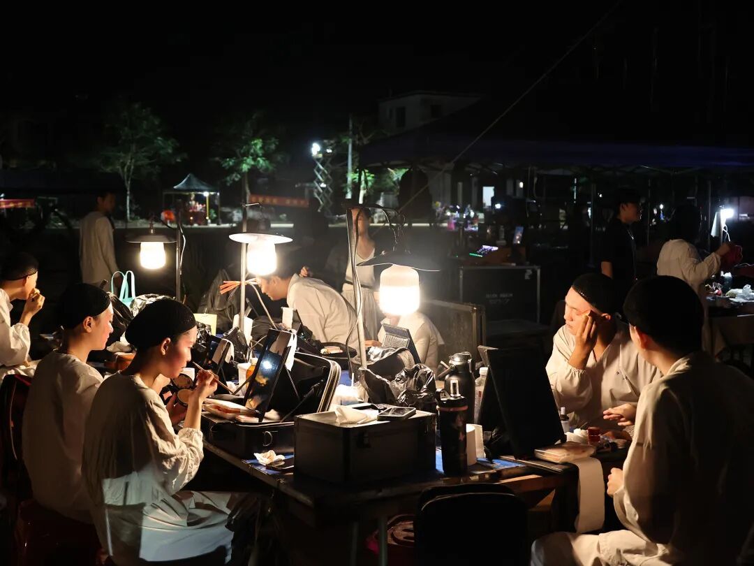 2026新春走基层丨下乡演出，谁在做幕后保障？