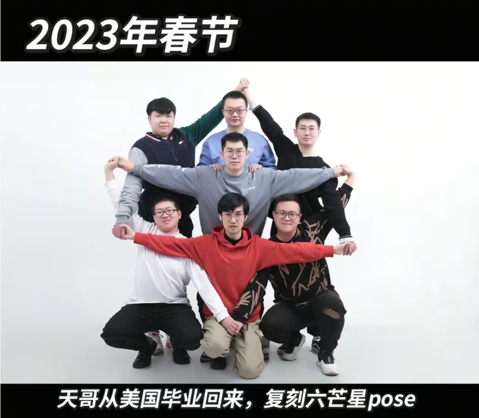 银川男子与多名好友从少年到而立坚持合影，当事人：维持关系好的秘诀，是不要走那么近