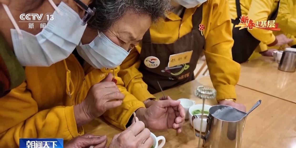 新春走基层丨“如果点了美式却来了拿铁,请多包涵” 新春走基层丨“如果点了美式却来了拿铁,请多包涵”