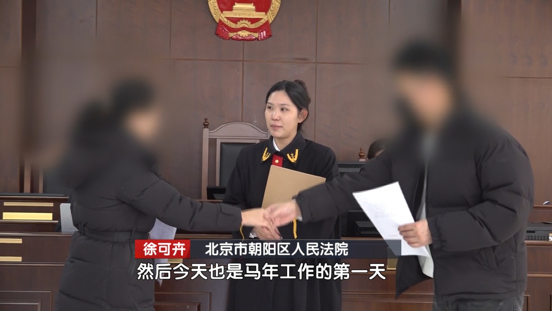 北京：女子买蛋糕时撞玻璃门“破相” 将蛋糕店告上法庭