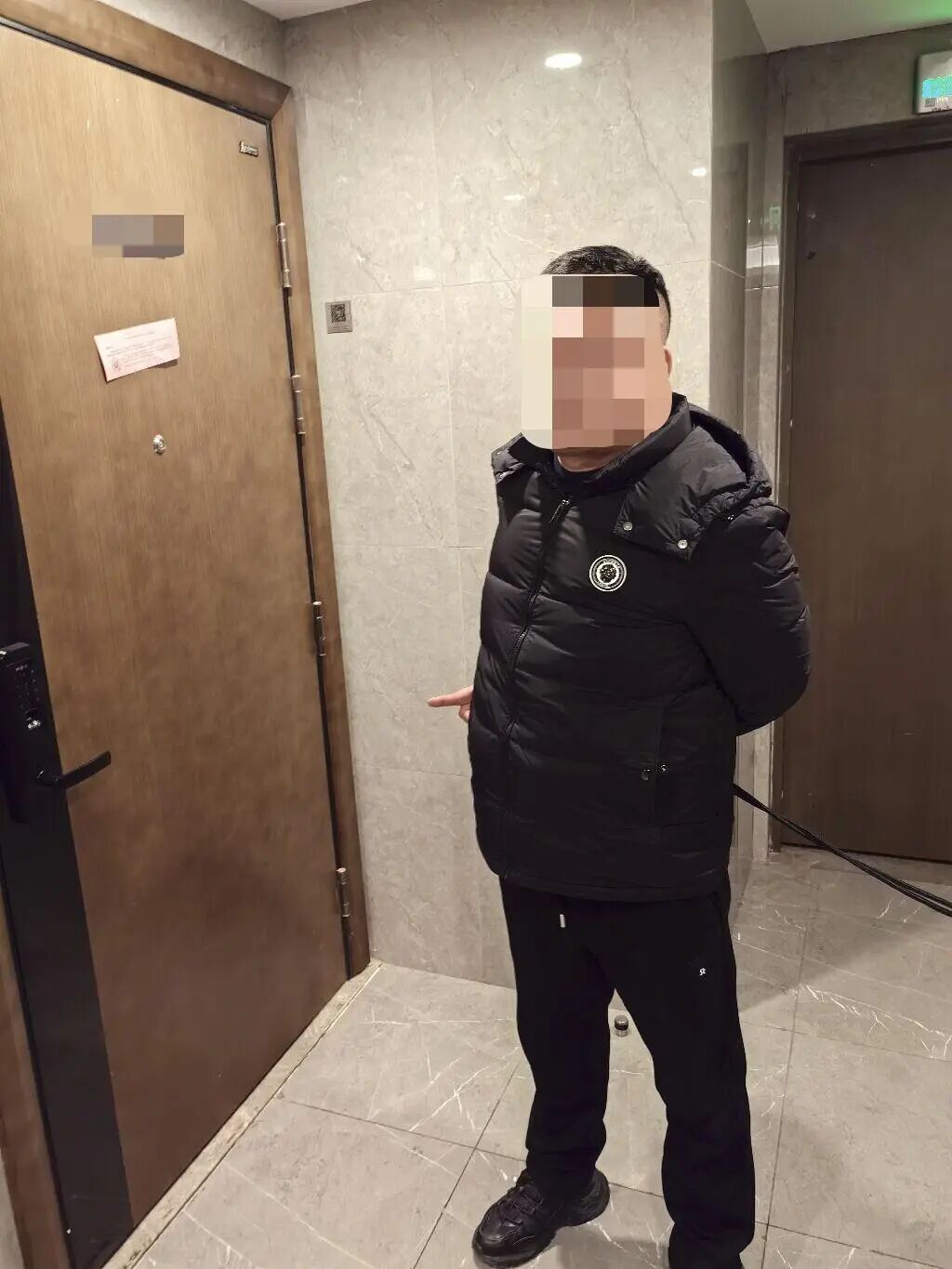 浙江一女子感觉金手镯变轻，一看竟变“金包银”，立马报警！前男友自首...