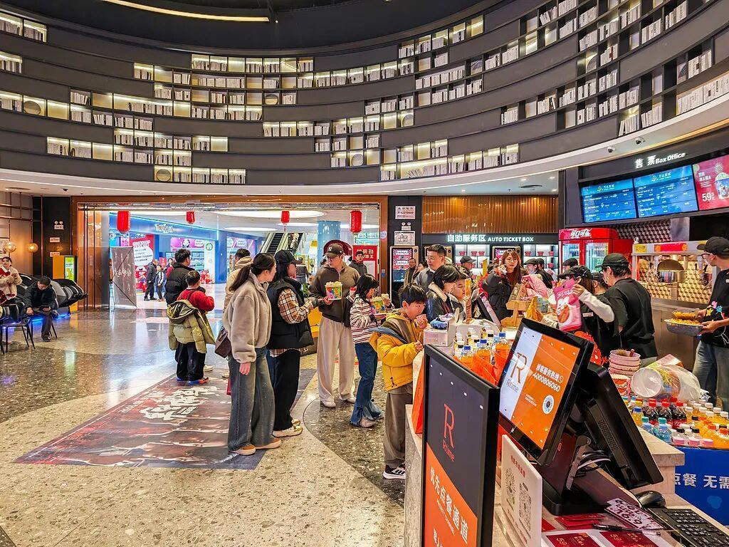 总票房突破百亿!中国电影市场领跑全球 总票房突破百亿!中国电影市场领跑全球