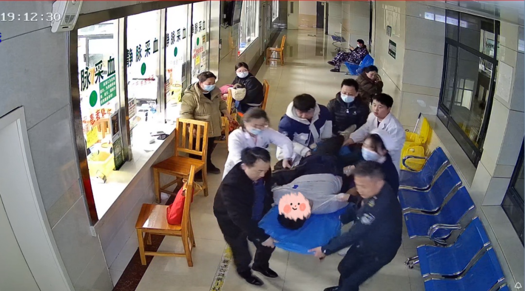 24岁小伙采血后突然倒下！记住这些，关键时刻能救命