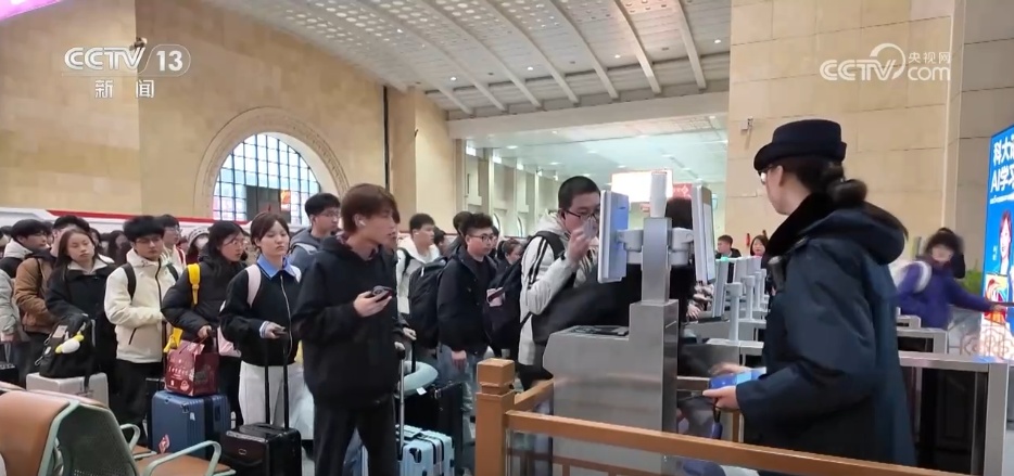 务工客流叠加开学季 铁路部门多措并举精准护航返程路